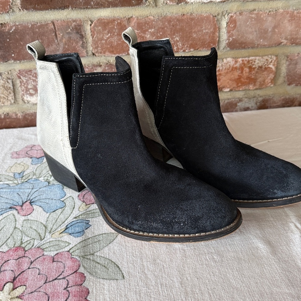 Diba True Stop By Booties Black& Cream 9M